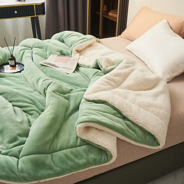 SoftHug™ | Luxurious warm fleece winter blanket