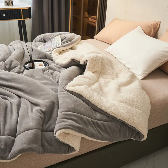 SoftHug™ | Luxurious warm fleece winter blanket