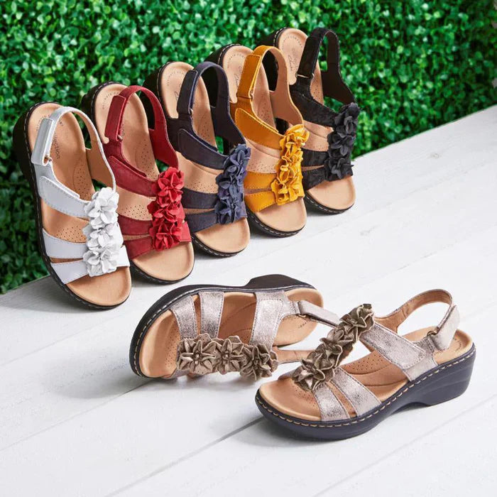 Flowari™ Flat sandals with floral pattern