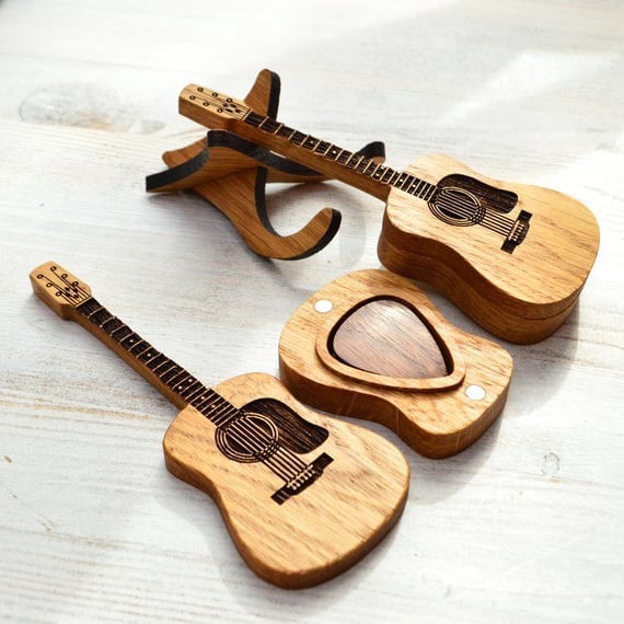GuitarHolder™ | Guitar pick holder +3 free picks