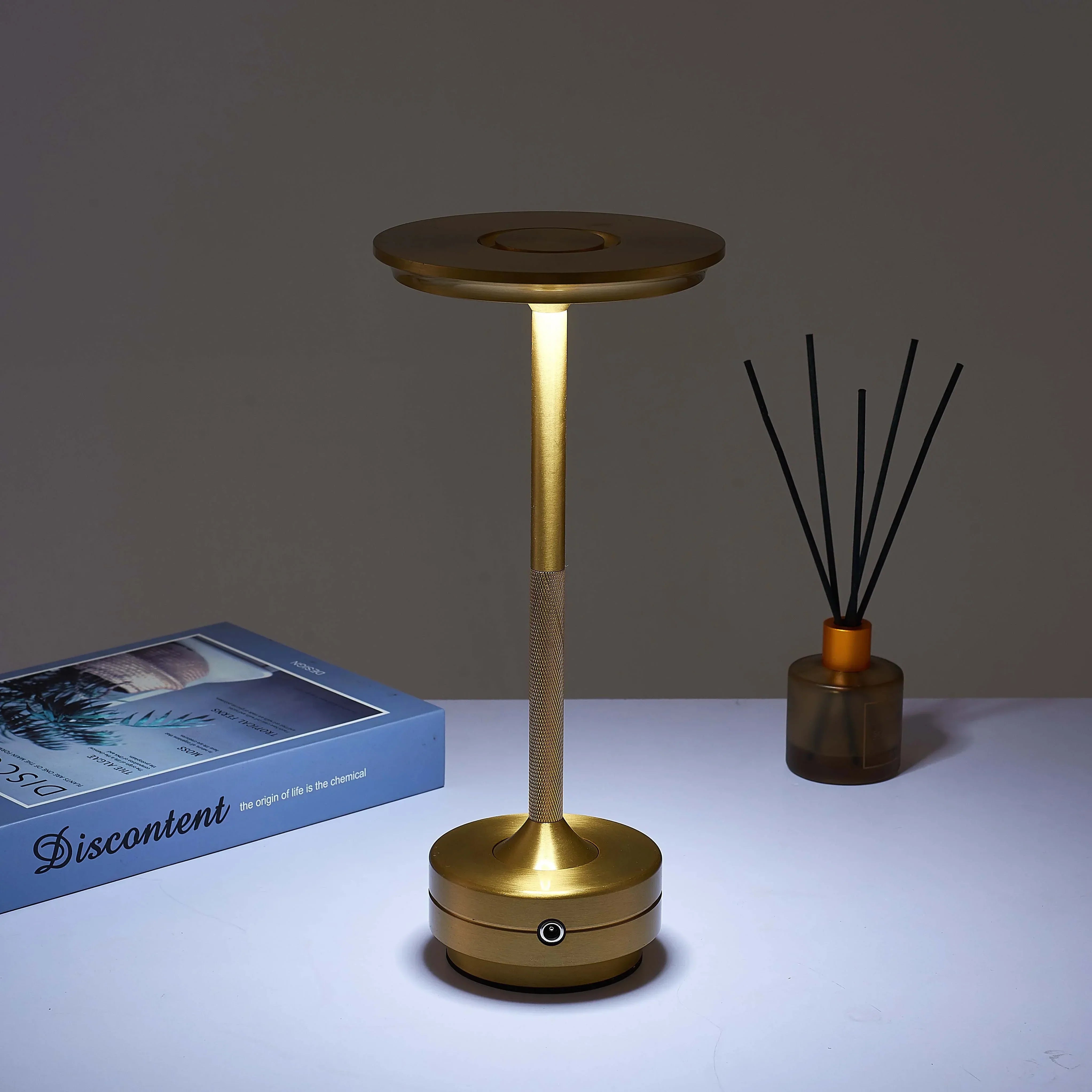 LumiNord™ - Nordic Touch LED table lamp