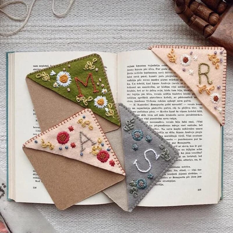 Book™ Personalized hand embroidered corner bookmark
