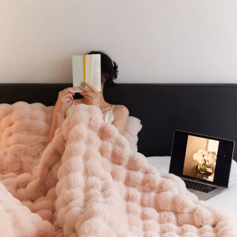 PlushNest | Plush, Elegant, Warm Blanket [Last Day Discount]