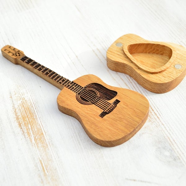 GuitarHolder™ | Guitar pick holder +3 free picks