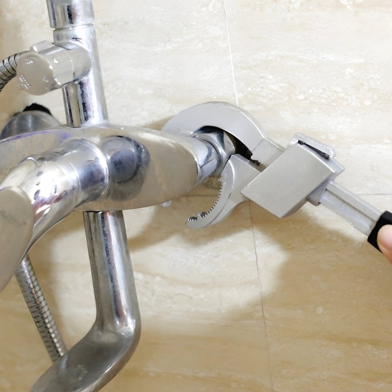 TwistGrip™ - The perfect plumber's wrench for DIY enthusiasts